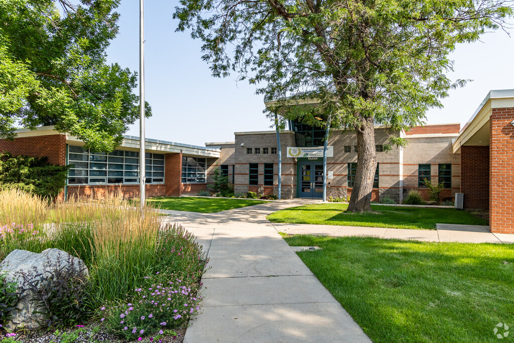 Putnam Elementary has a nice modern campus.