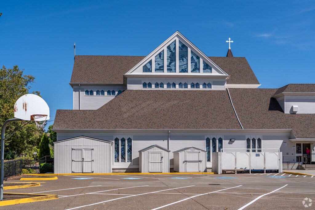 St Mary Elementary School is a private school in Albany, Oregon.