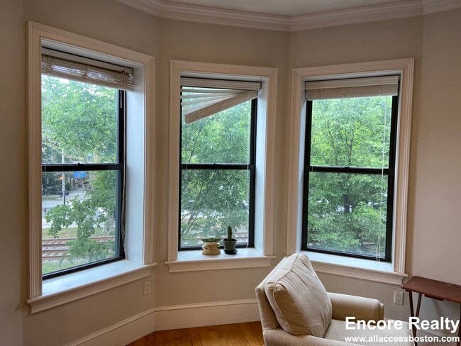 1089 Beacon St unit 9, Brookline, MA 02446 - photo 3