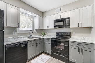 220 E Hoover Dr, Fort Wayne, IN 46816