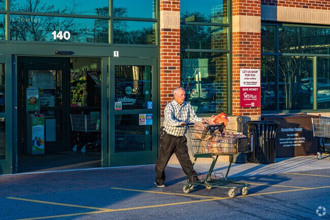 Residents of Hickswood enjoy shopping at Harris Teeter.