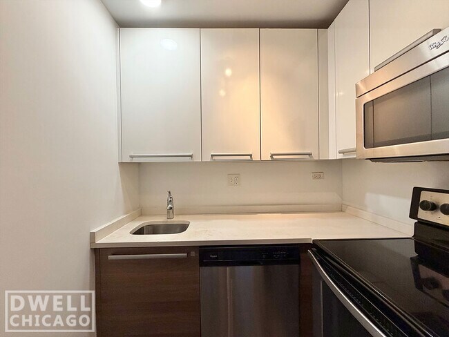 901 W Carmen Ave unit 1, Chicago, IL 60640 - photo 4