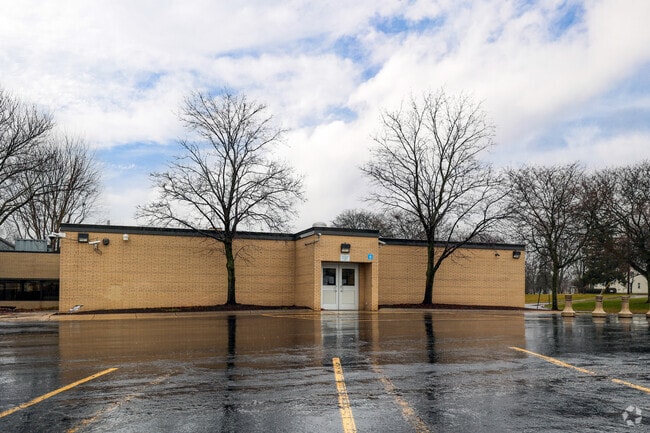Columbus Intermediate School, Bedford