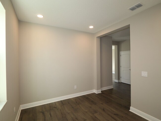 31324 Pendleton Landing Cir, Wesley Chapel, FL 33545 - photo 6