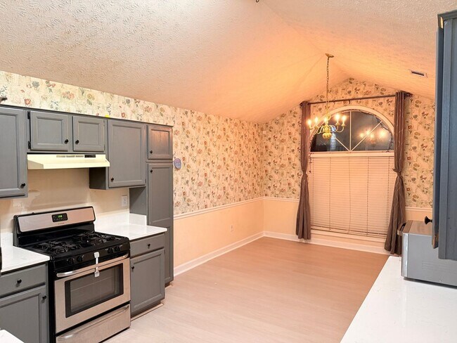 1360 Avalon Dr, Lawrenceville, GA 30044 - photo 4