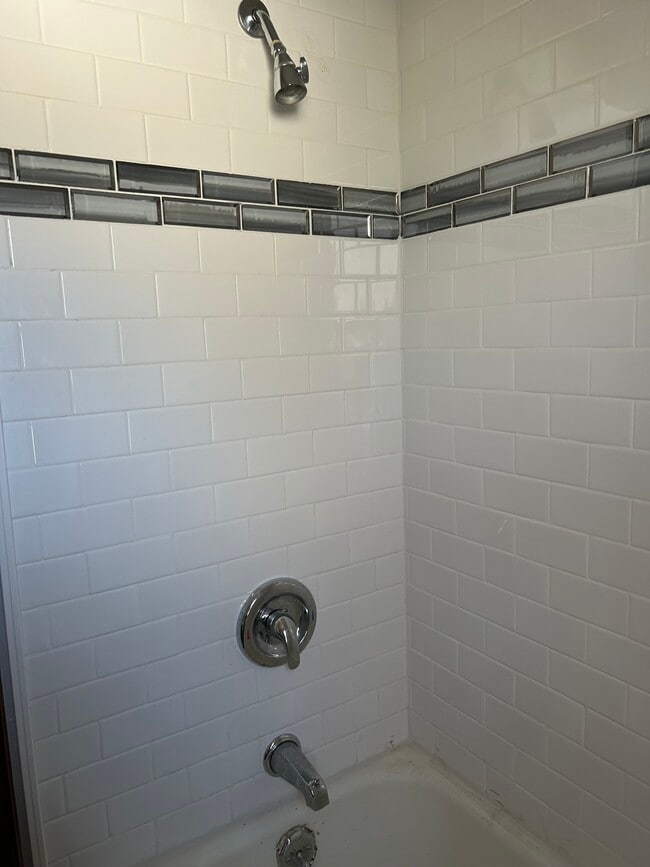 35 Willow St unit Upper, Buffalo, NY 14218 - photo 7