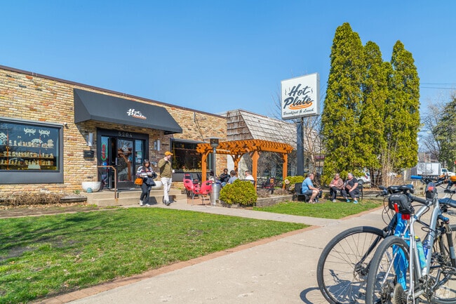 Hot Plate is a popular place for breakfast and lunch in the Hale neighborhood.