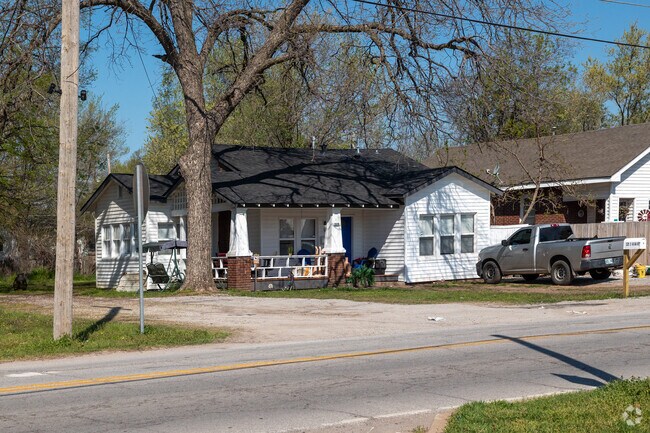 Remodeled 20's Style Home in Zeigler Home