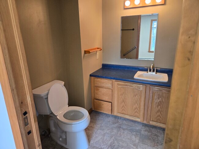 87 Essex St unit Essex1stfloor, Lewiston, ME 04240 - photo 6