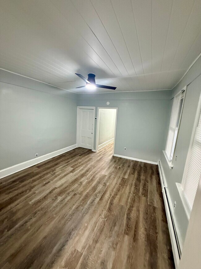 327 1st Ave unit 1st Fl, Phoenixville, PA 19460 - photo 4