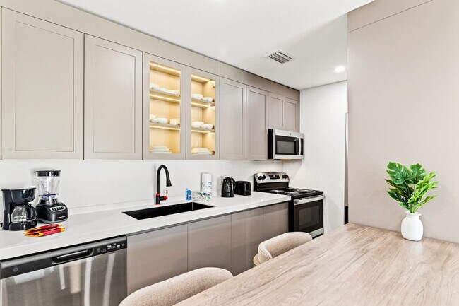 8115 Thomas Dr unit ID1354964P, Panama City, FL 32408 - photo 5