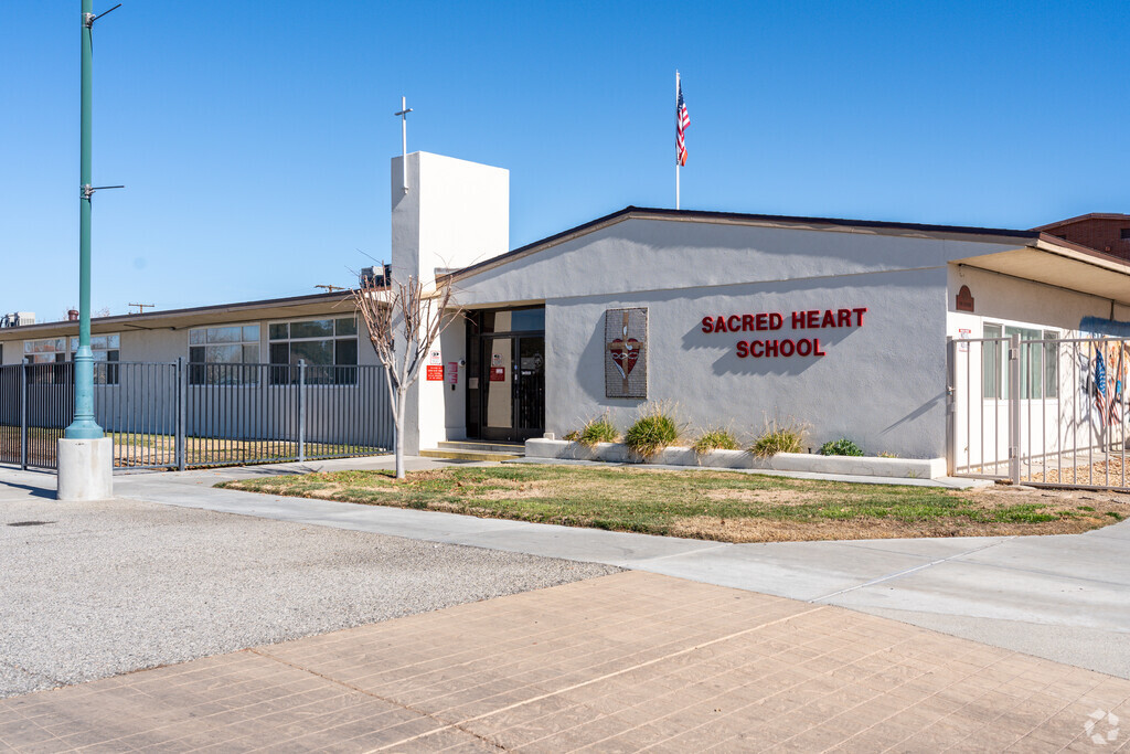 Sacred Heart Elementary is located at 625 W Kettering St., Lancaster, CA 93534.