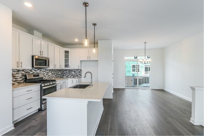 1060 E Oakton St unit 36456295, Des Plaines, IL 60018 - photo 4