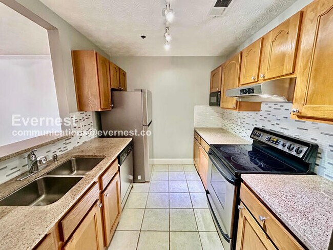 Lenox Villas Condominium unit 2319, Atlanta, GA 30324 - photo 2