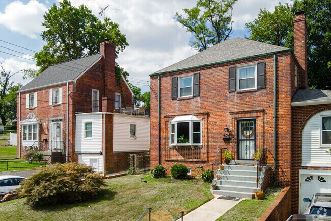 You’ll find brick colonial-style houses throughout Bladensburg.