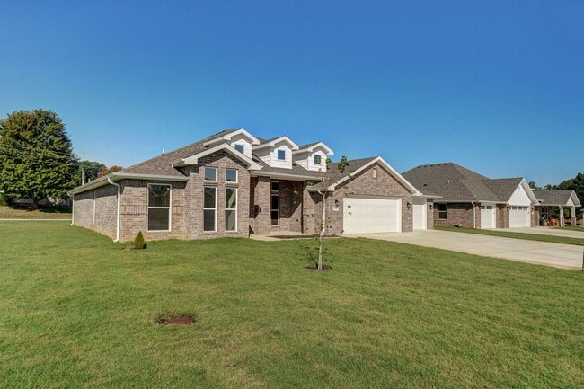 5207 S April Ct, Battlefield, MO 65619 - photo 2