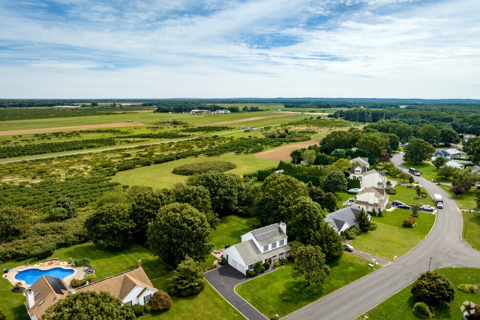 Neighborhood_Calverton_101323