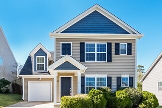 900 Red Oak Tree Dr, Fuquay-Varina, NC 27526