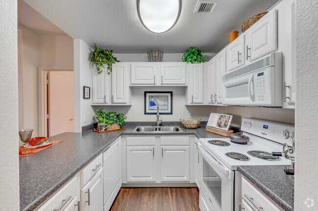 2BR, 2BA - 1058SF - Kitchen
