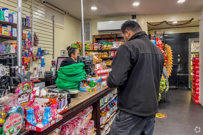La Familia Grocery serves fresh Spanish delights to Franklin Park residents.