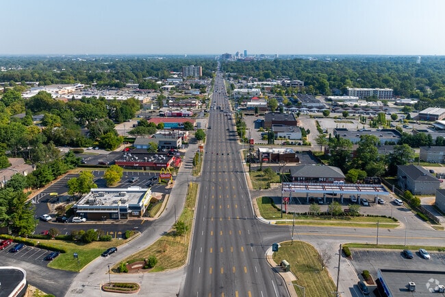 There are 285 homes in Deerfield.