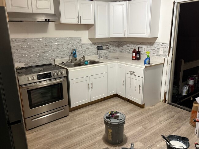 13 S 1st St unit 3, Meriden, CT 06451 - photo 3