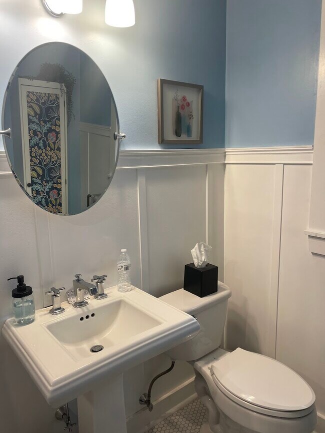 12 Maple St Unit A, Dover, NH 03820