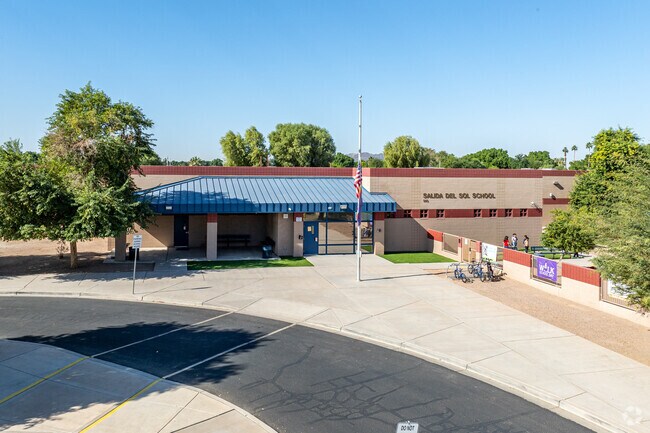 Salida Del Sol Elementary School has an excelled english learning program.