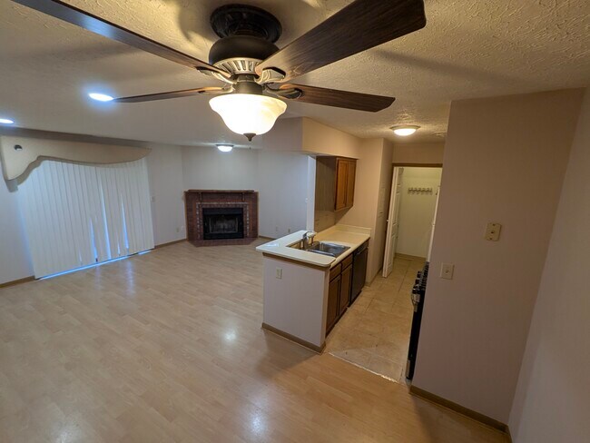 2163 Hedgerow Rd unit D, Columbus, OH 43220 - photo 2