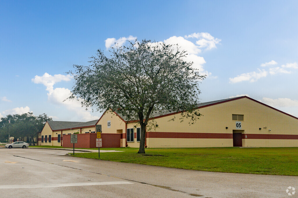 Exterior of Southern oaks middle School.