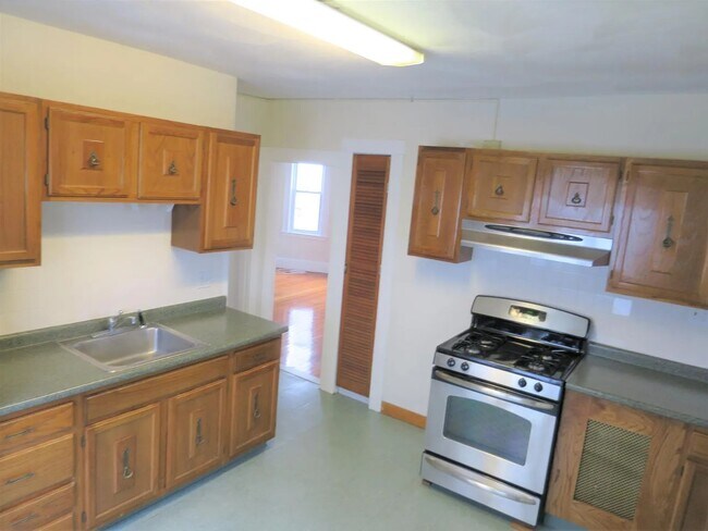 96 Conwell Ave unit 1, Somerville, MA 02144 - photo 7