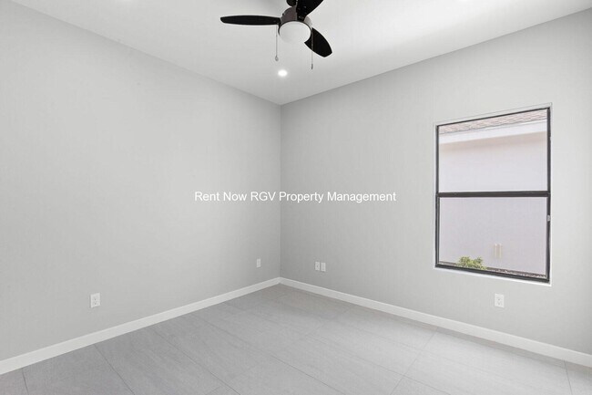 2020 Summerland Ln unit 2, Edinburg, TX 78541 - photo 4