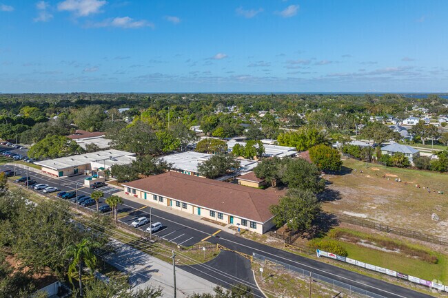 Niche gives Palma Sola Elementary School an overall grade of B+.