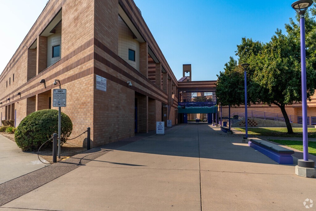 Peter Johansen High School, Rankings & Reviews - Homes.com