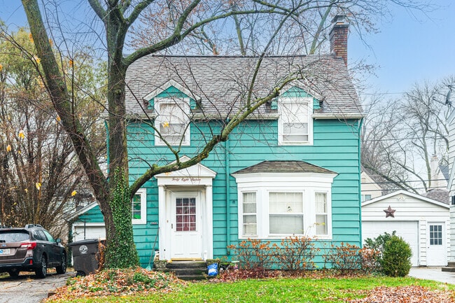 A vibrant home with bay windows in Woodhurst.