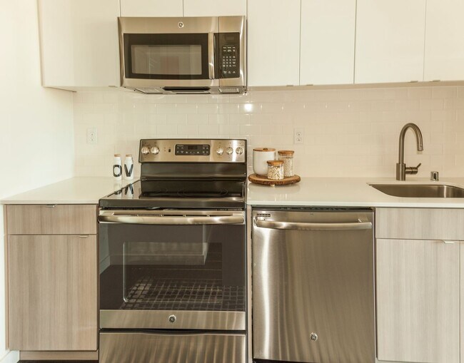 Welcome to Dexter Hayes! Modern convenience with exceptional views!, Seattle, WA 98109 - photo 4