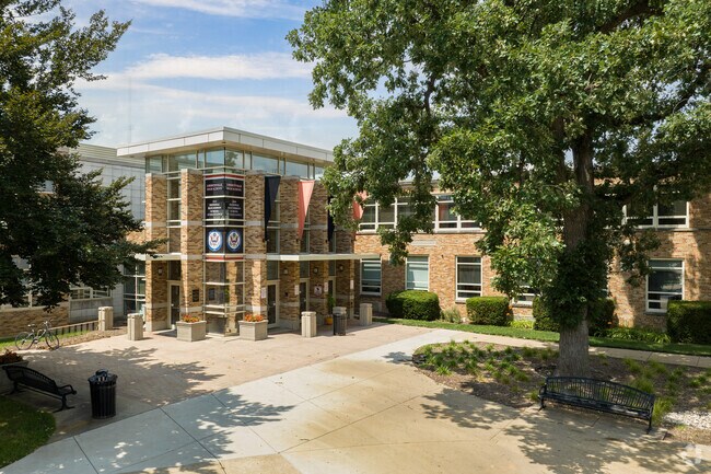 Older students of Greentree will attend Libertyville High School, which ranks above average.