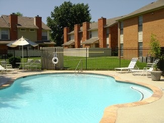 612 N Booth Calloway Rd, Hurst, TX 76053