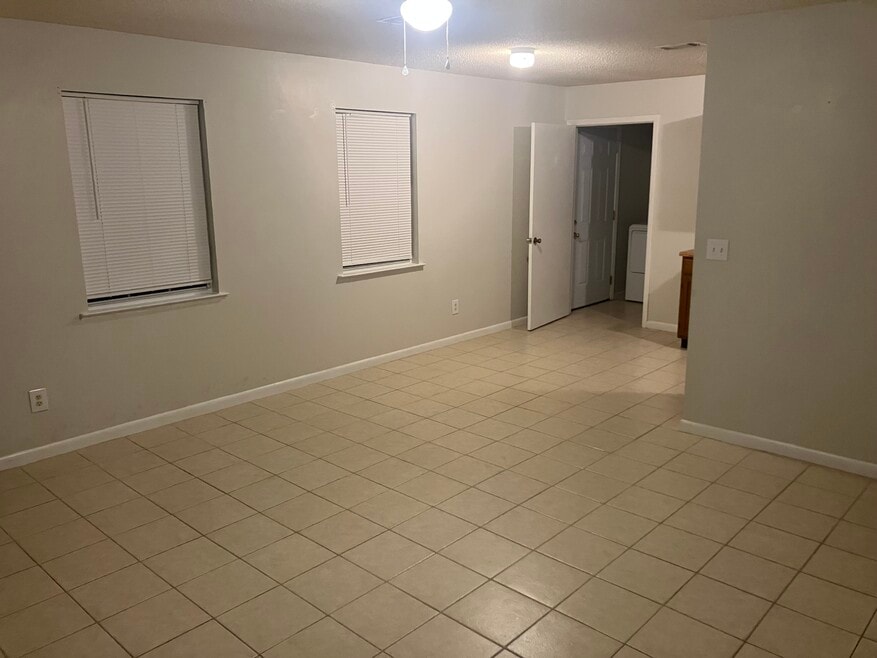 720 E Nelson Ave, Defuniak Springs, FL 32433 - photo 1