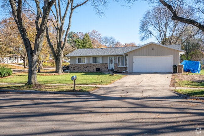 Ranch style homes are nestled in Hiestand.