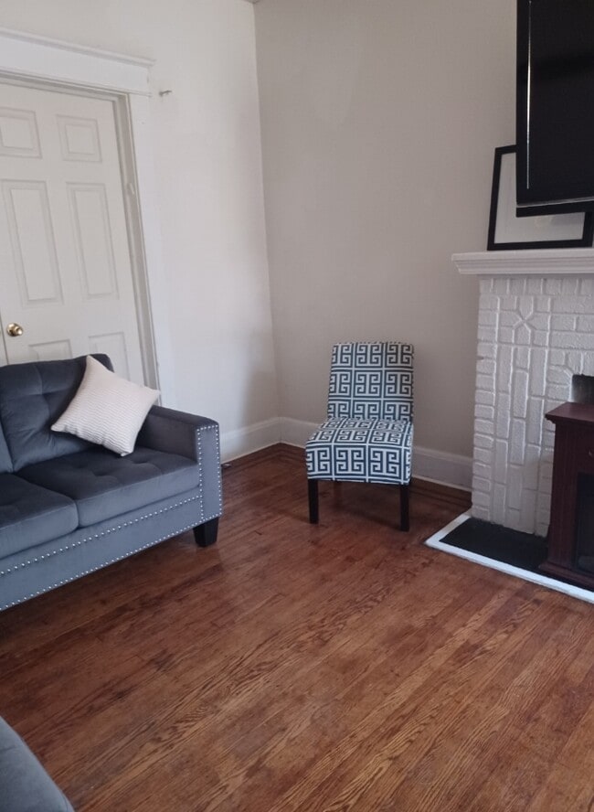 5023 Queensberry Ave unit Shared home, Baltimore, MD 21215 - photo 7