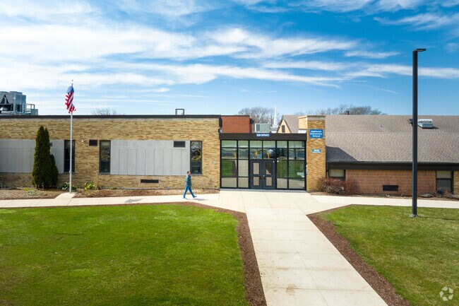 Highlands Elementary School Is the Bedrock for Young Learners in La Grange Highlands