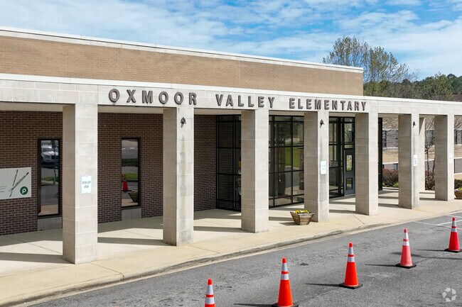 Oxmoor Valley Elementary encourages kids to do their best in Sand Ridge.