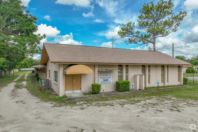 Holy Temple Christian Academy II provides a welcoming atmosphere for its students.