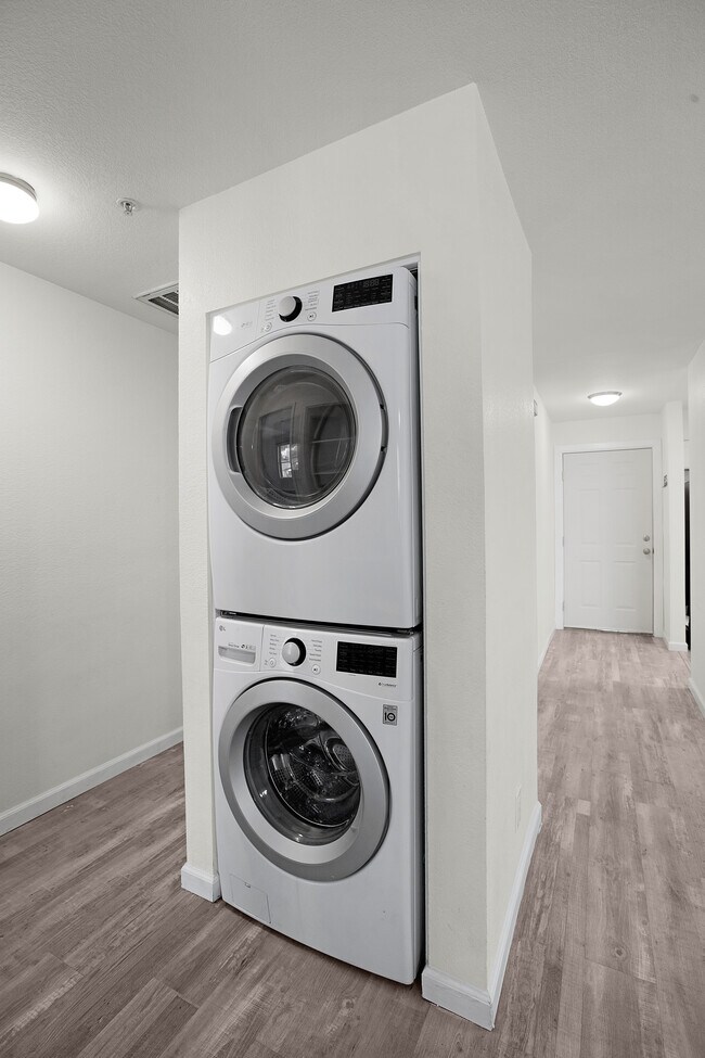 Washer/Dryer Included