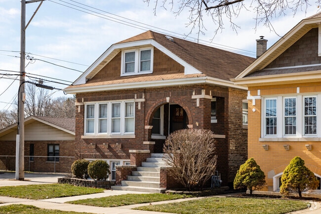 Classic bungalow in North Riverside.