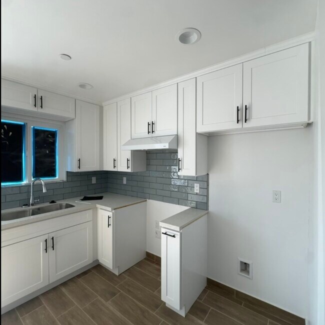 1128 Jefferson St, Bakersfield, CA 93305 - photo 3