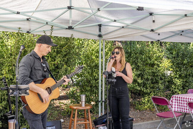 The Saratoga Farmers' Market dazzles its' visitors with music performers.