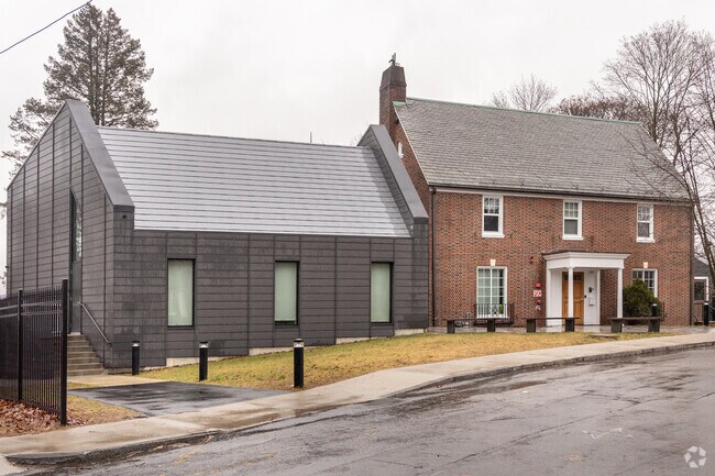 Yashiva Ohr Yisreal is a private religious school for boys serving grades 9-12.