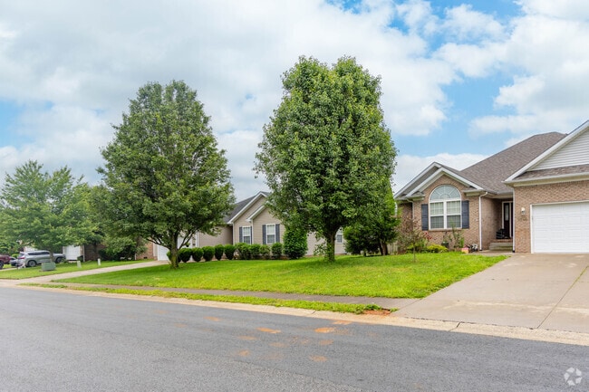 Brick and vinyl are the most frequented building materials in Fieldstone Farms.